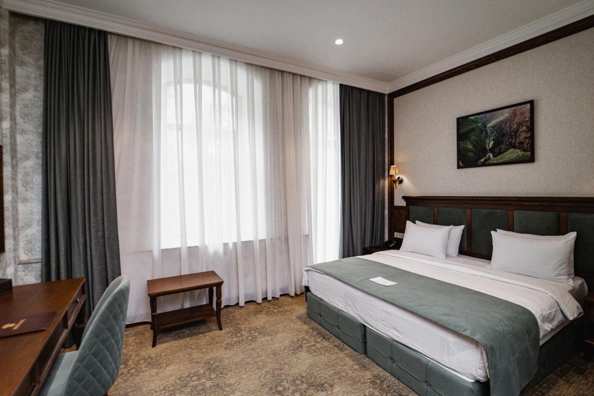 Midway Baku Hotel Экстерьер фото